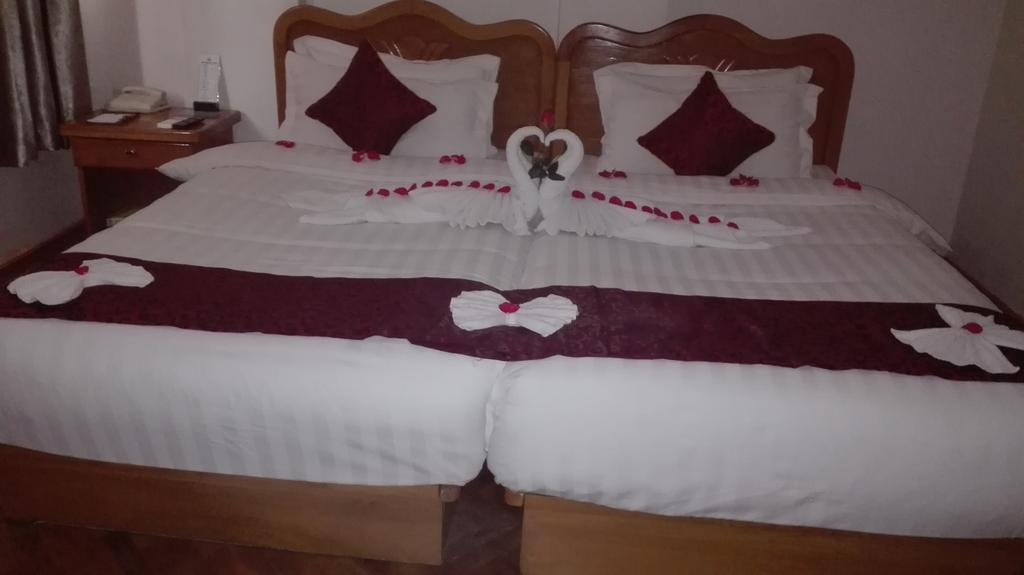 Hotel Dingar Mandalay Luaran gambar