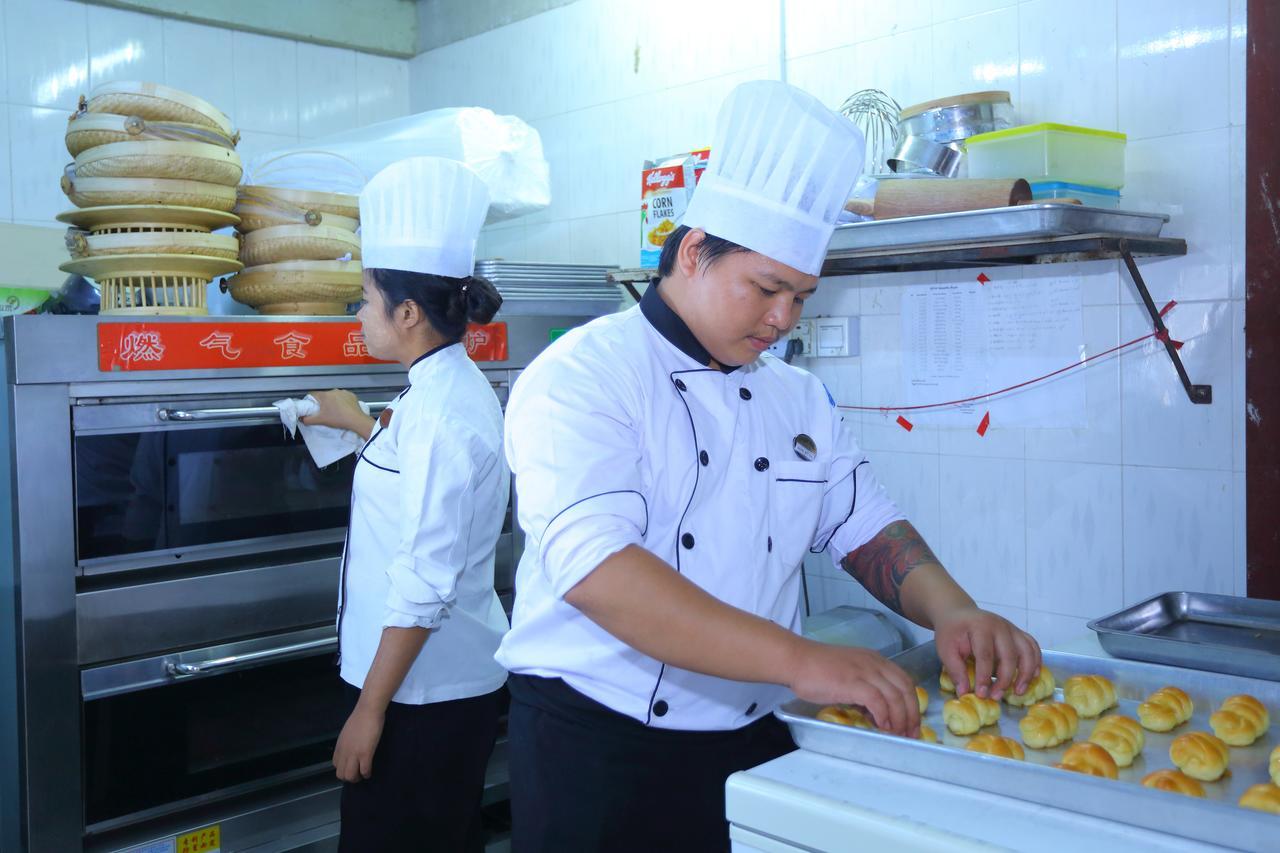 Hotel Dingar Mandalay Luaran gambar